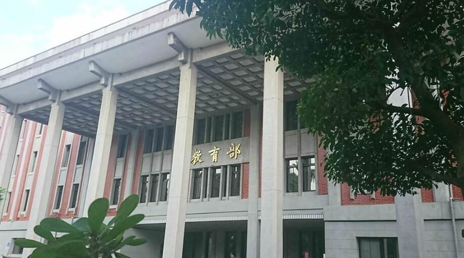 林智堅爭議延燒下 碩專班今年全台招1.5萬人 台大教授籲：追求引以為傲的學位